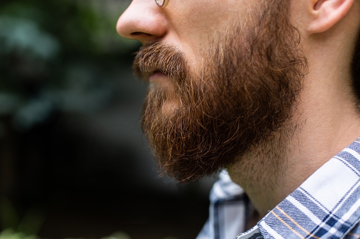 Greffe de barbe : est ce que cela est possible sans poils sur le visage ?