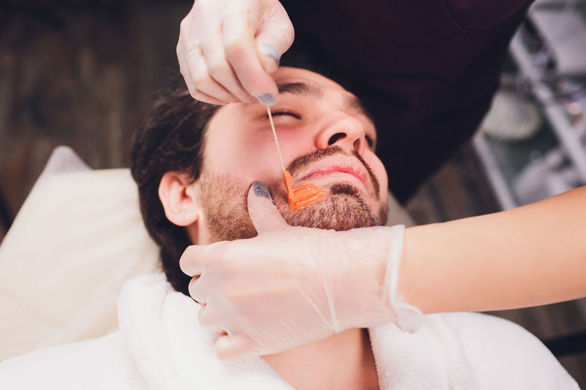 Greffe de barbe et moustache : techniques, prix, entretien post-traitement